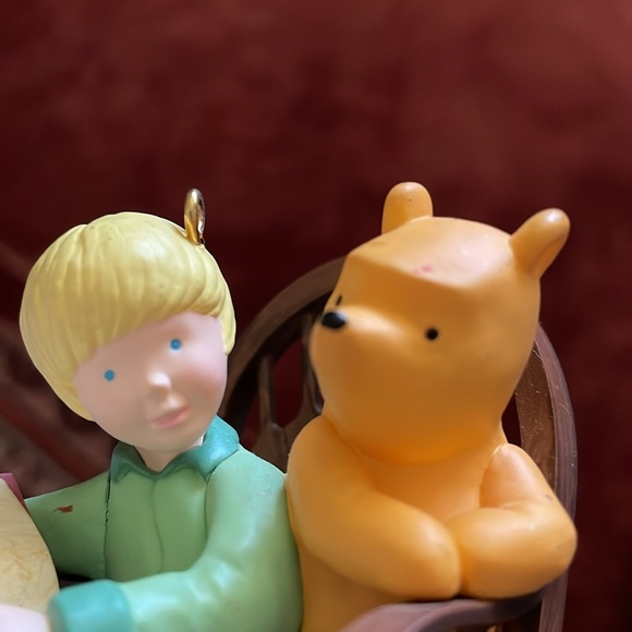 2001 Hallmark Keepsake Disney A Story for Pooh Ornament - Picture 8 of 9